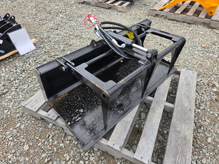 #6137-•-approx.-44"-unused-future-x-pg44-mini-skid-steer-grapple-bucket-image-4