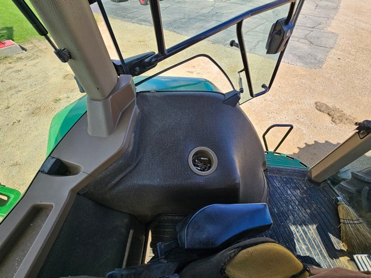 john-deere-8300-image-27