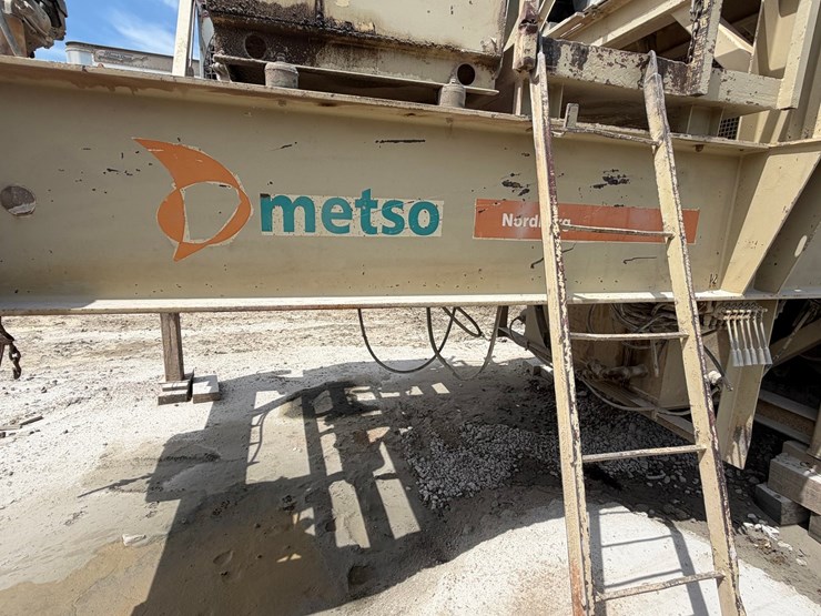 #1757-•-2005-mestco-hp4000-crusher-image-45