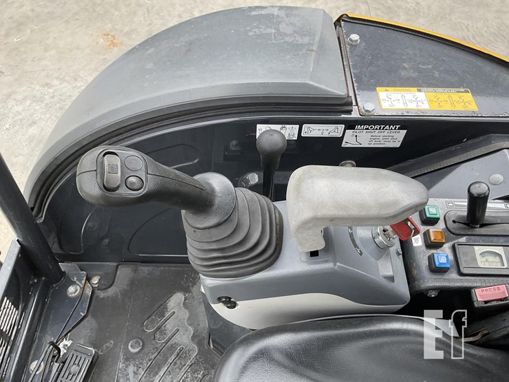 2022-deere-26g-image-16
