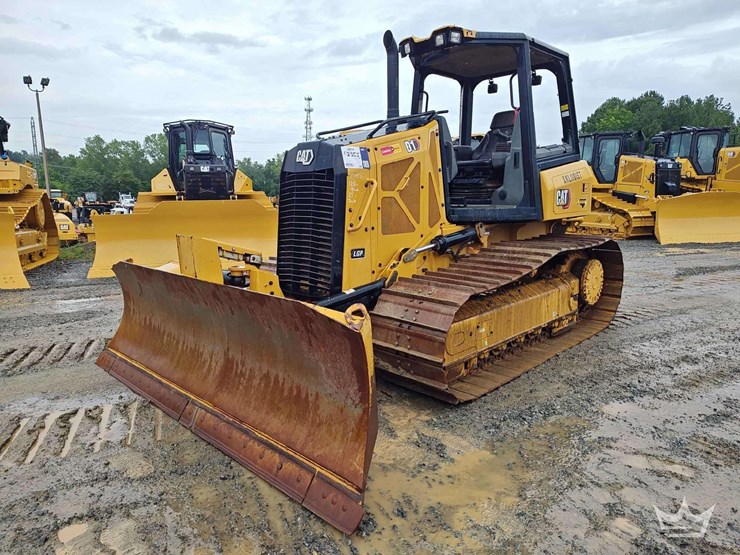 2020-caterpillar-d1-image-1