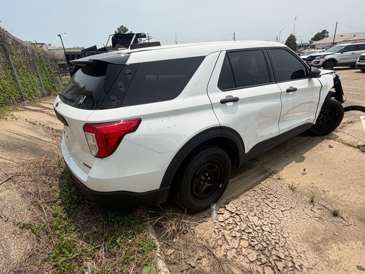 #80-•-2024-ford-interceptor-image-3