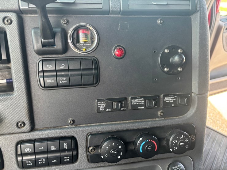 2017-freightliner-cascadia-125-image-46
