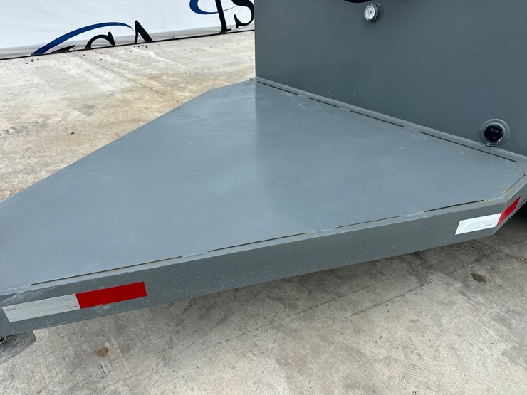 #60918-•-x-star-trailers-approx.-750-gallon-trailer-image-11