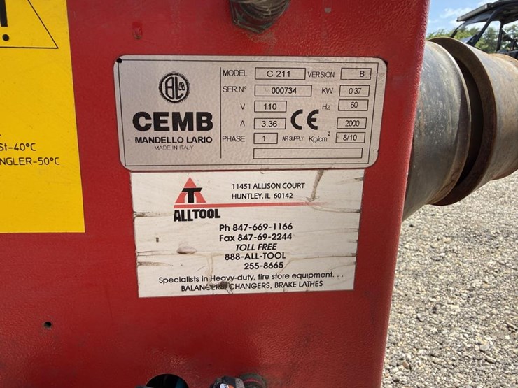 #63-•-cemb-c-211-tire-balancer-machine-image-9