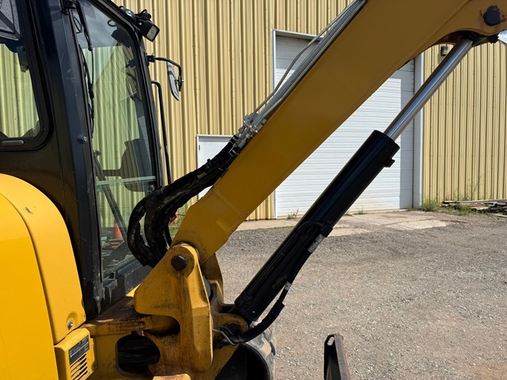 caterpillar-305.5e2-image-21