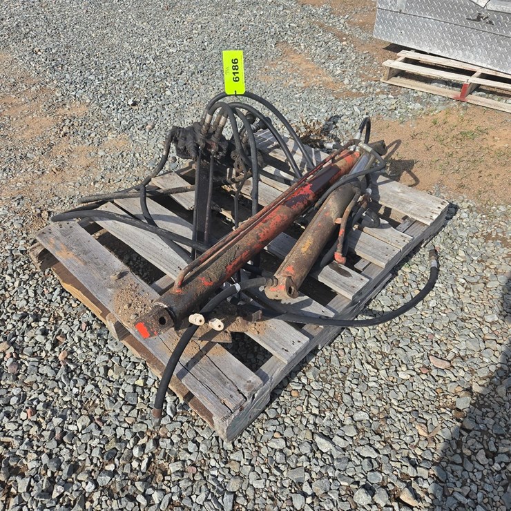 #6186 • (2) Hydraulic Cylinders, Hydraulic Valve Assembly W/ Hoses