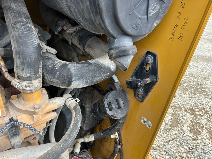 2022-caterpillar-262d3-image-37