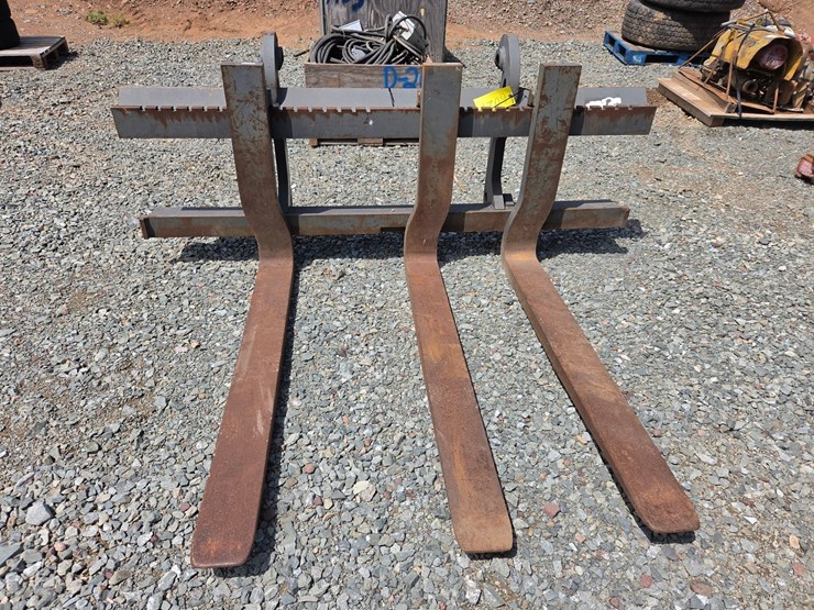 #6029-•-approx.-57"-volvo-83771-loader-quick-attach-pallet-forks-image-5