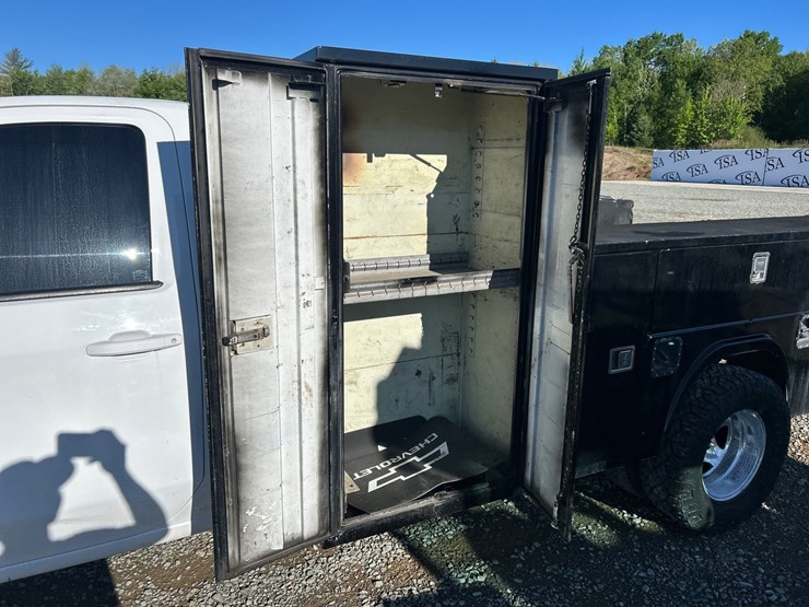 2020-chevrolet-3500-image-21