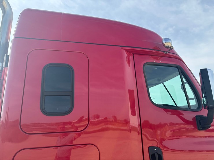 2017-freightliner-cascadia-125-image-24