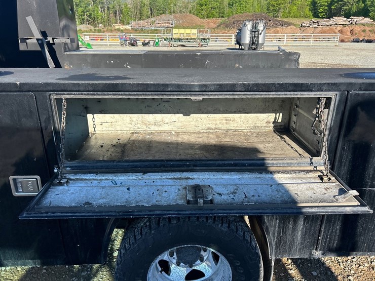 2020-chevrolet-3500-image-19