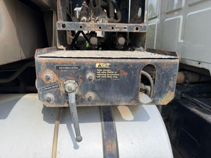 2003-sterling-lt7500-image-29