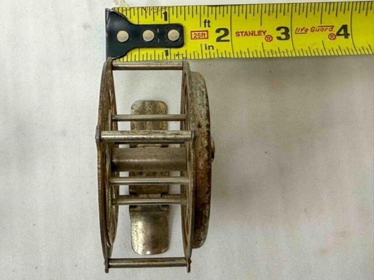 2-vintage-fly-cast-reels-image-3