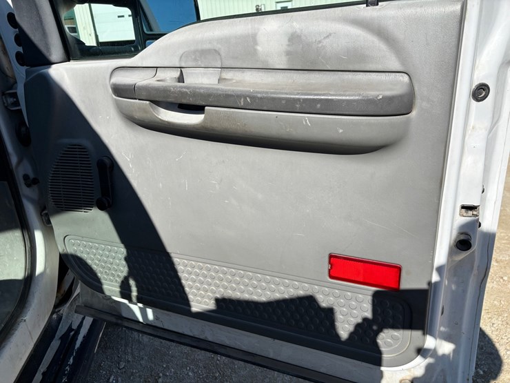 2004-ford-f450-image-36