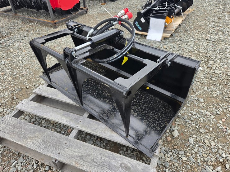 #6137-•-approx.-44"-unused-future-x-pg44-mini-skid-steer-grapple-bucket-image-1
