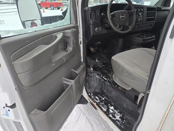 #60861-•-2014-gmc-4500-box-truck-image-31
