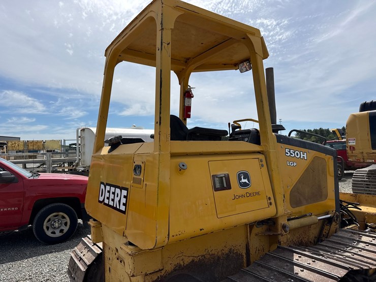 deere-550h-image-32