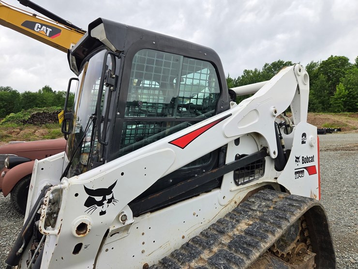 2020-bobcat-t740-image-15