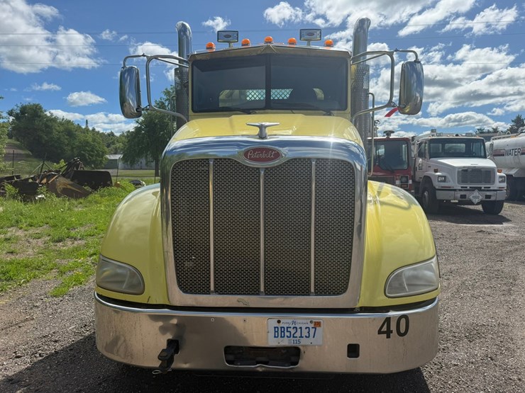 #1362-•-2010-peterbilt-day-cab-truck-tractor-image-8