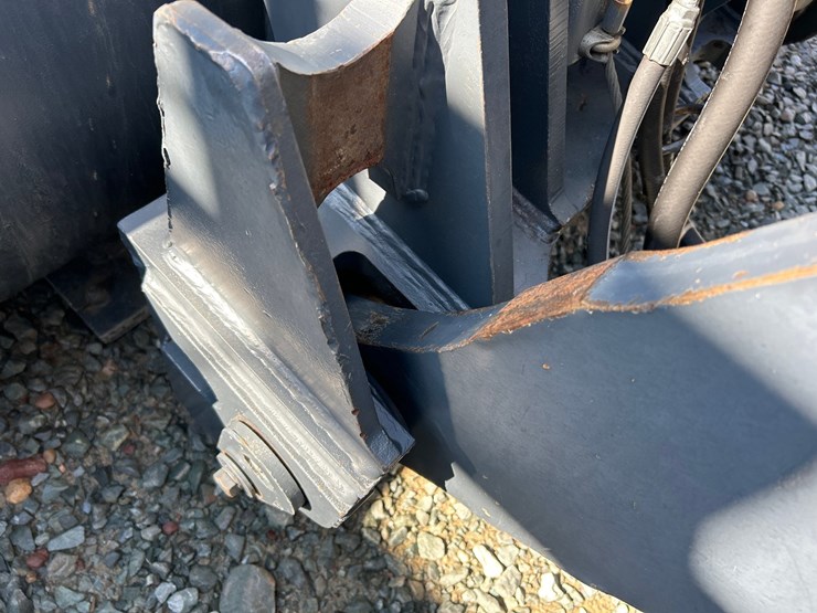 2012-deere-624k-image-15