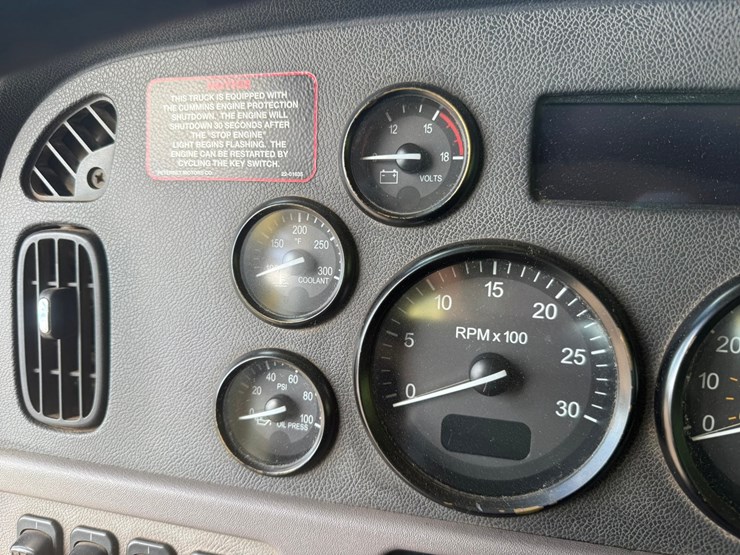 #1362-•-2010-peterbilt-day-cab-truck-tractor-image-106