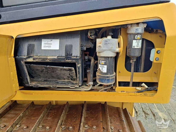 2020-caterpillar-d1-image-6