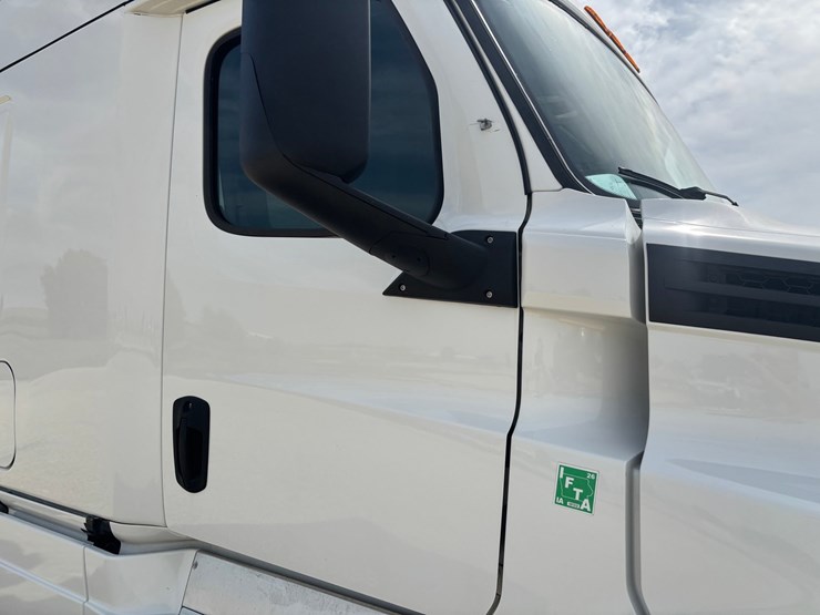 2022-freightliner-cascadia-126-image-28