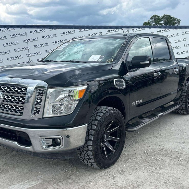 2017 NISSAN TITAN
