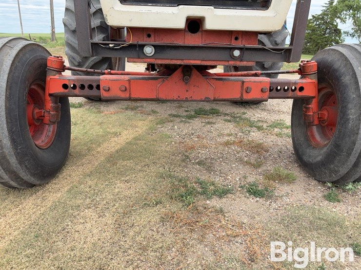 1975-case-1370-2wd-tractor-image-11