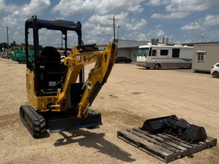 caterpillar-301.8-image-2
