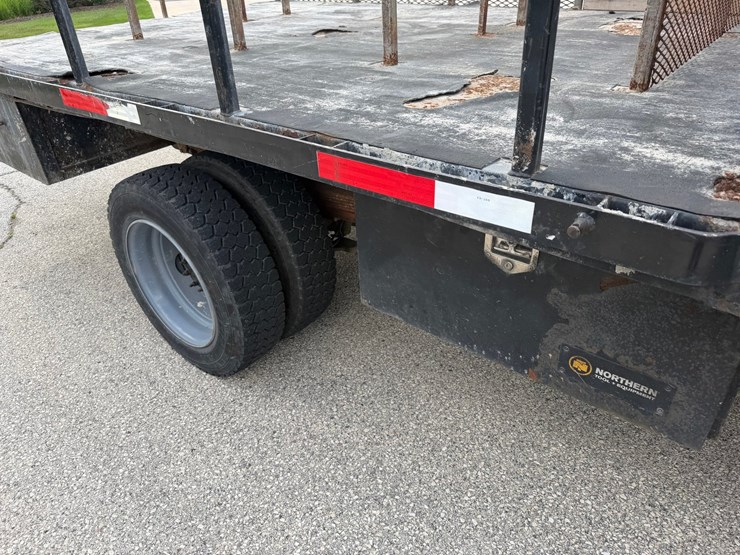#1487-•-2004-gmc-c4500-flatbed-form-truck-image-31