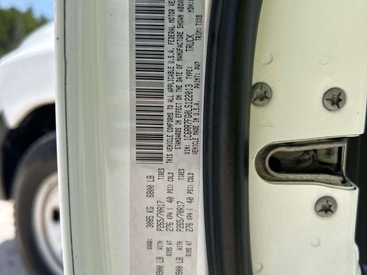 2020-ram-1500-classic-image-5