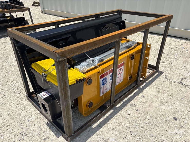 2026-agt-sshh680-hydraulic-breaker-skid-steer-attachment-image-3