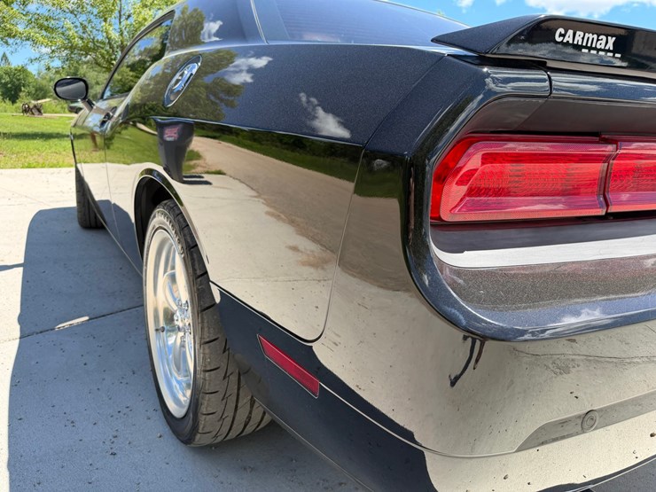#1465-•-2013-dodge-challenger-sxt-image-35