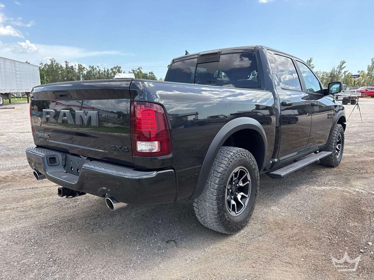 2017-dodge-1500-image-2