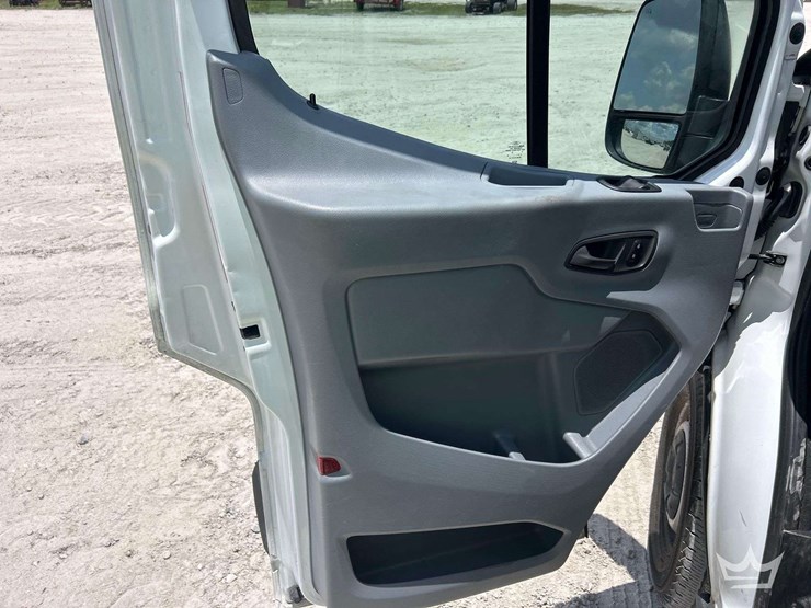 2017-ford-transit-image-13