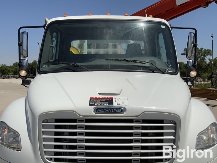 2013-freightliner-m2-106-image-18