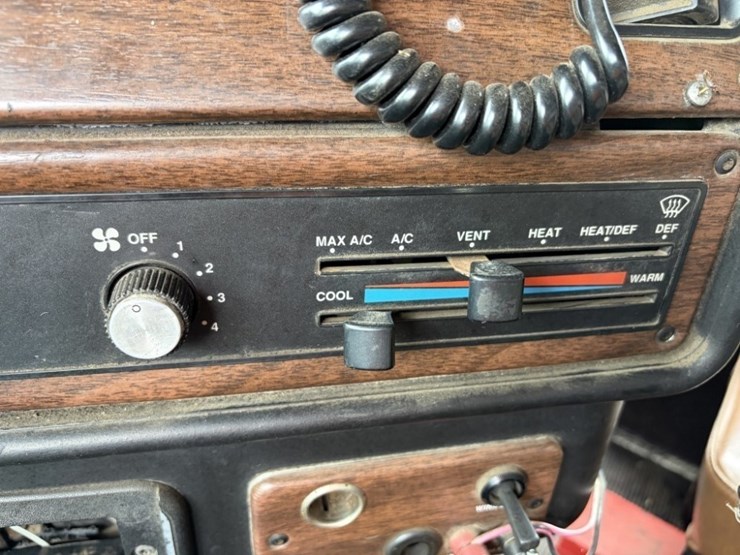 1992-freightliner-usf-1e-asphalt-distributor-truck-image-29