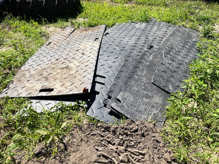 #7124-•-landscaping-ground-protecting-mat-sections-image-1