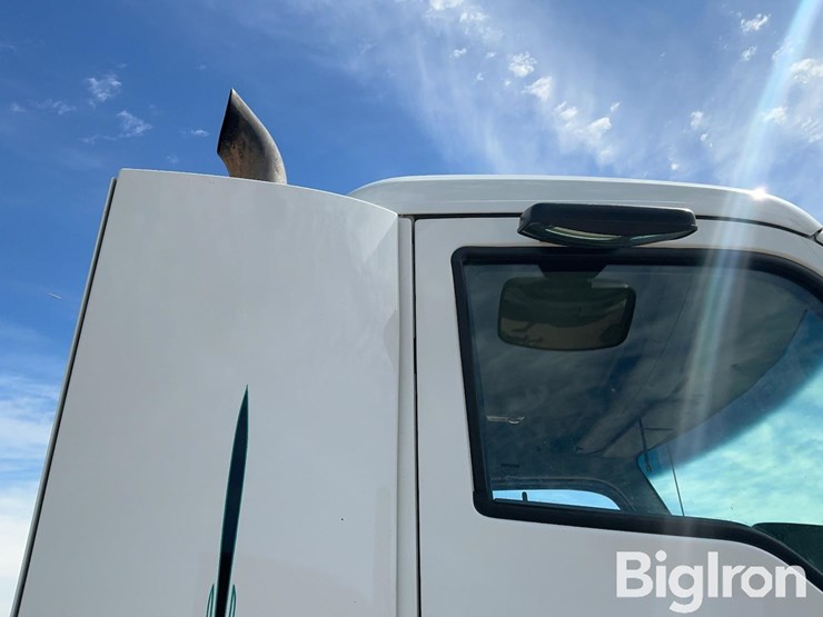 2018-kenworth-t880-image-16