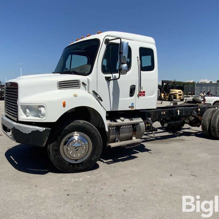2010 FREIGHTLINER M2 106