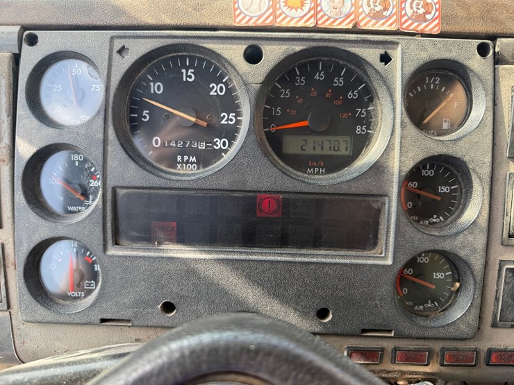 2000-freightliner-fl80-image-95