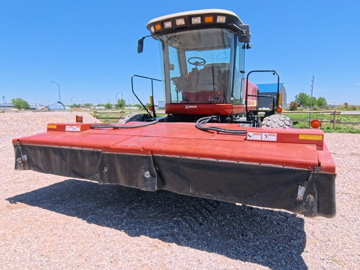 hesston-8550s-image-11
