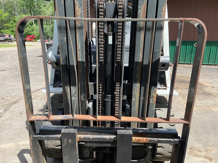 #6069-•-2016-5000lb-unicarriers-lp-forklift-image-11