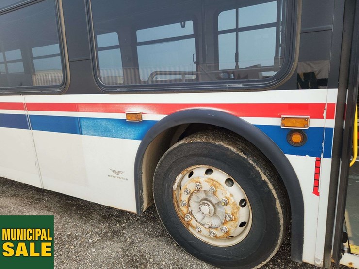2007-new-flyer-restyled-low-floor-s/a-passenger-wheelchair-accessible-bus-image-36