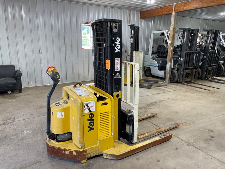 #6063-•-yale-electric-pallet-stacker-image-5