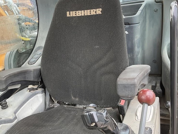 2016-liebherr-r946-lc-image-13