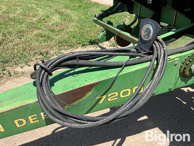 john-deere-7200-image-10