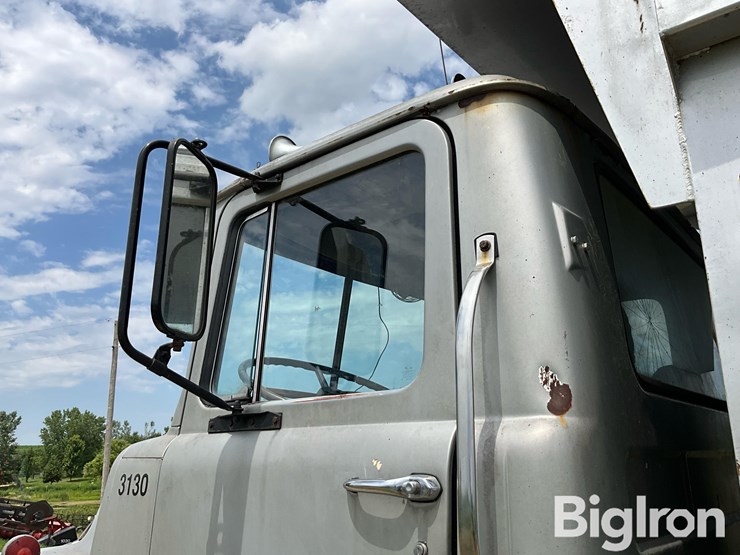 1977-mack-dm685-image-13